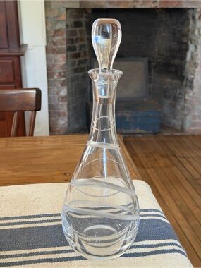 Atlantis Glass Wine Decanter Satin Frosted Swirl with Original Stopper 14”